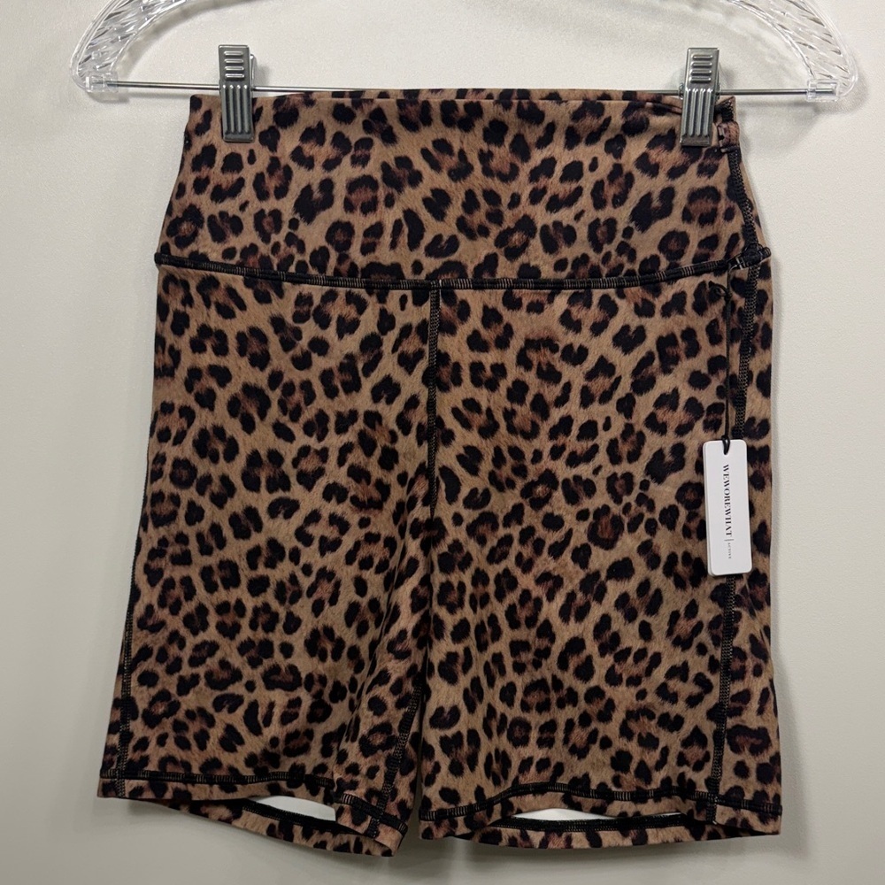 WeWoreWhat Active Chain bike short brush nylon leopard 10A beige size M. NWT